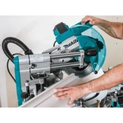 Makita LS1019L 230 V Radiaal Afkortzaag 260 Mm 5 Makita LS1019L 230 V Radiaal Afkortzaag 260 Mm -Goedkope Makita Winkel makita ls1019l action shot 2